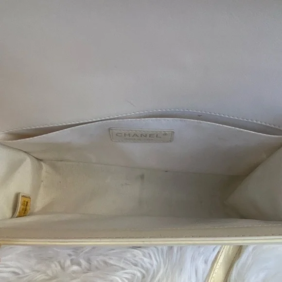 ⭐️⭐️GORGEOUS⭐️⭐️ CHANEL Reverso Boy Flap Bag patent leather Crossbody Bag - Picture 14 of 17